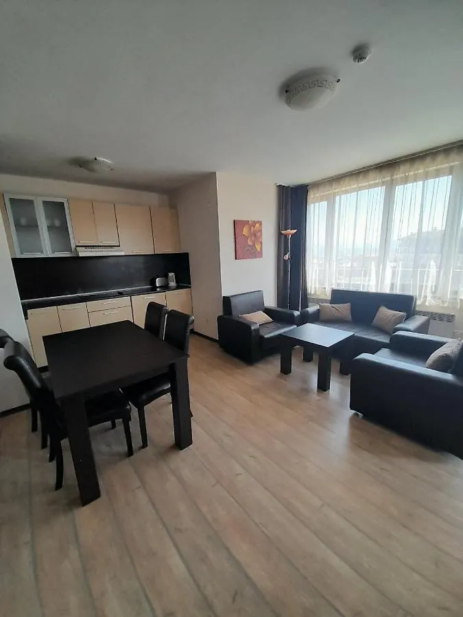 Private Apartments In Alpine Lodge バンスコ