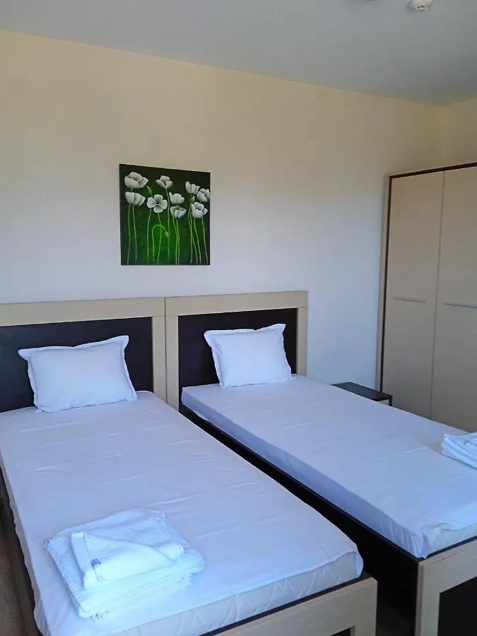 Private Apartments In Alpine Lodge バンスコ